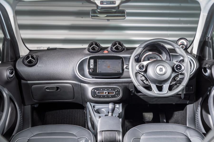 Торпедо Smart EQ ForFour Prime (W453) 2018 года  (UK) (фото 13 из 36)